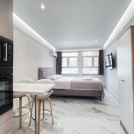 Andriiaanii Apartment เอเธนส์ ภายนอก รูปภาพ