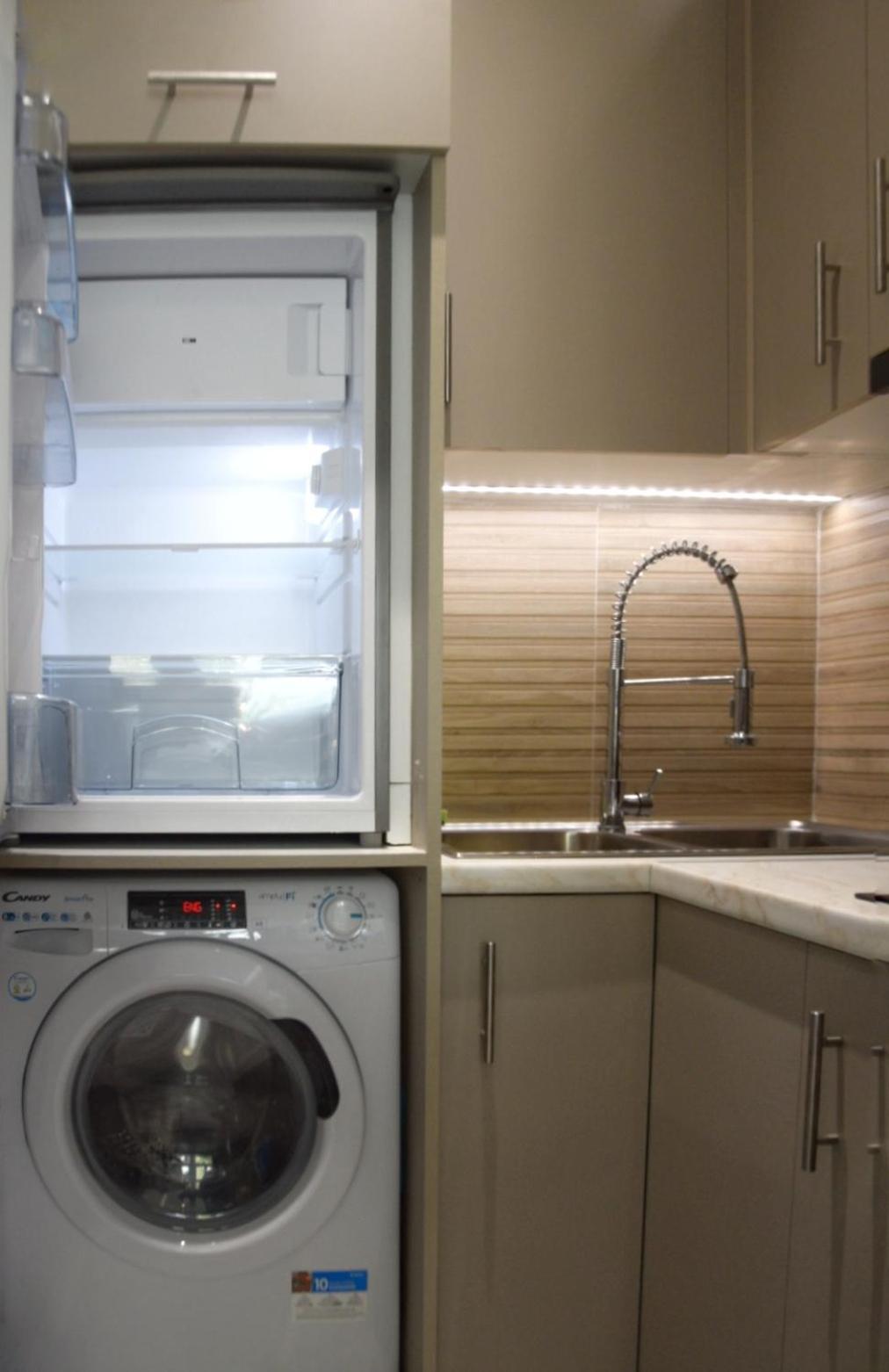 Andriiaanii Apartment เอเธนส์ ภายนอก รูปภาพ